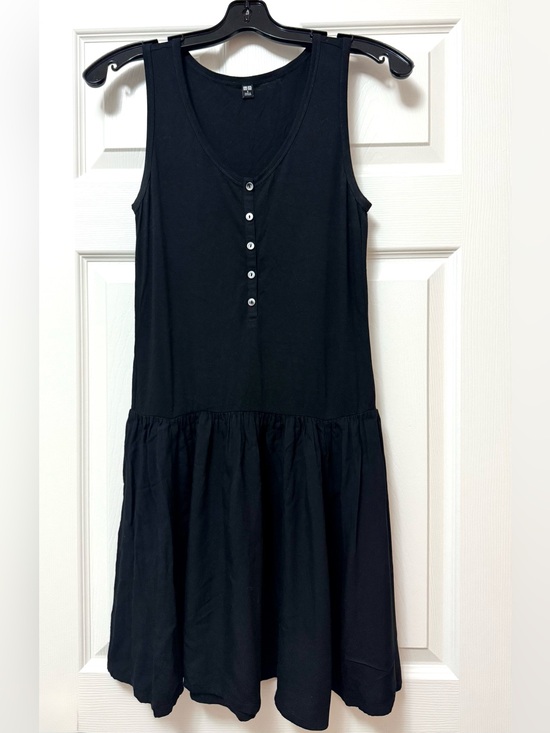 Uniqlo Dresses & Skirts - Uniqlo Black Sleeveless Button-Front Dress